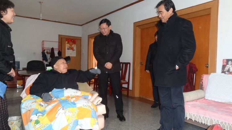 區(qū)委常委、區(qū)紀委書記姚超一行 走訪慰問困難戶和退休老干部